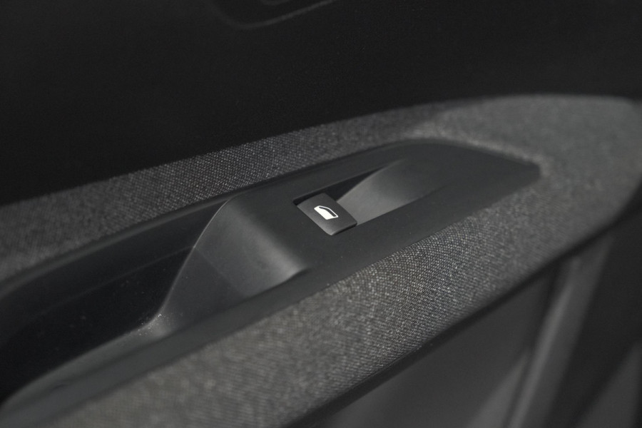 Peugeot 5008 PureTech 130 EAT8 Active Pack | 7 Zitplaatsen | Camera | Navigatie | Apple Carplay | Parkeersensoren