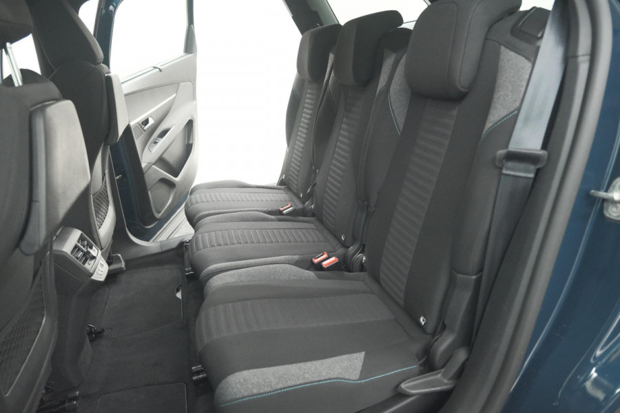 Peugeot 5008 PureTech 130 EAT8 Active Pack | 7 Zitplaatsen | Camera | Navigatie | Apple Carplay | Parkeersensoren