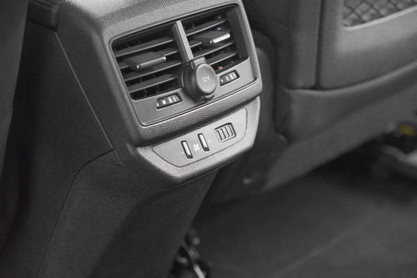 Peugeot 5008 PureTech 130 EAT8 Active Pack | 7 Zitplaatsen | Camera | Navigatie | Apple Carplay | Parkeersensoren