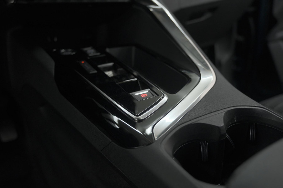 Peugeot 5008 PureTech 130 EAT8 Active Pack | 7 Zitplaatsen | Camera | Navigatie | Apple Carplay | Parkeersensoren