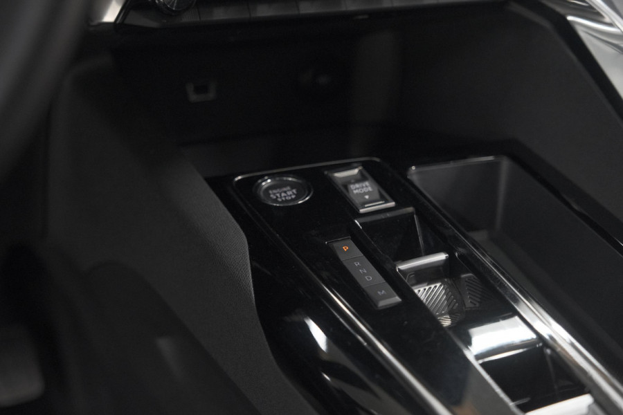 Peugeot 5008 PureTech 130 EAT8 Active Pack | 7 Zitplaatsen | Camera | Navigatie | Apple Carplay | Parkeersensoren