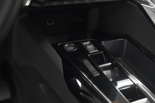 Peugeot 5008 PureTech 130 EAT8 Active Pack | 7 Zitplaatsen | Camera | Navigatie | Apple Carplay | Parkeersensoren