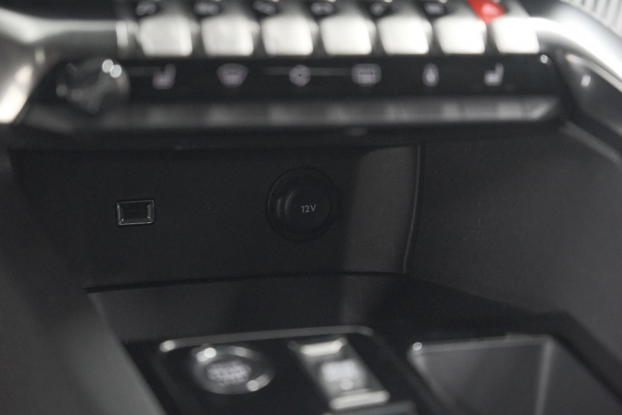 Peugeot 5008 PureTech 130 EAT8 Active Pack | 7 Zitplaatsen | Camera | Navigatie | Apple Carplay | Parkeersensoren