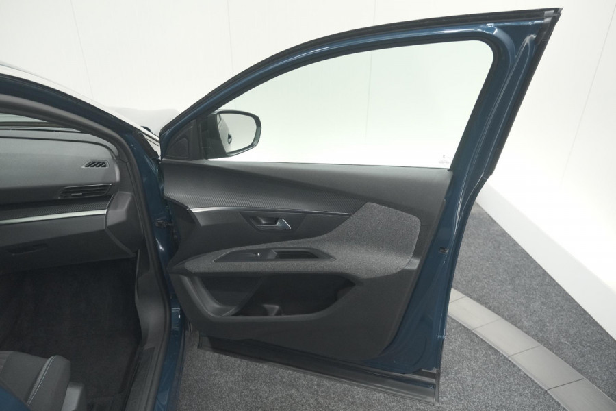 Peugeot 5008 PureTech 130 EAT8 Active Pack | 7 Zitplaatsen | Camera | Navigatie | Apple Carplay | Parkeersensoren