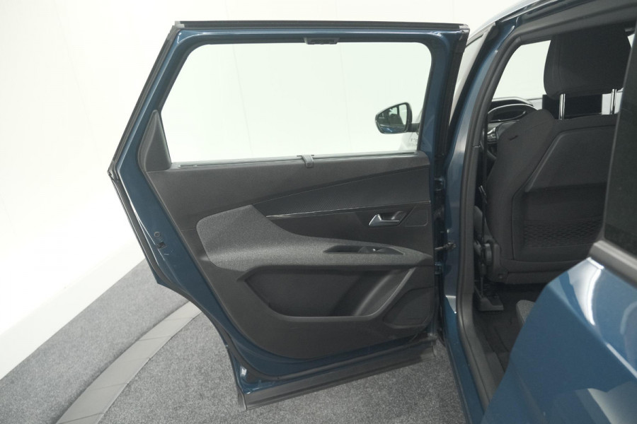 Peugeot 5008 PureTech 130 EAT8 Active Pack | 7 Zitplaatsen | Camera | Navigatie | Apple Carplay | Parkeersensoren