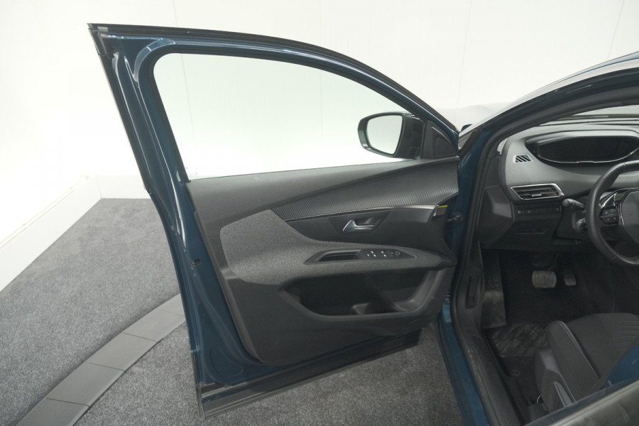 Peugeot 5008 PureTech 130 EAT8 Active Pack | 7 Zitplaatsen | Camera | Navigatie | Apple Carplay | Parkeersensoren