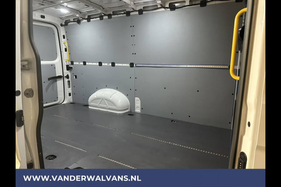 Volkswagen Crafter 2.0 TDI 141pk L3H2 L2H1 Euro6 Airco | Camera | Navigatie | Apple Carplay | Adaptieve Cruisecontrol Android Auto, Parkeersensoren, Stoelverwarming, Bijrijdersbank