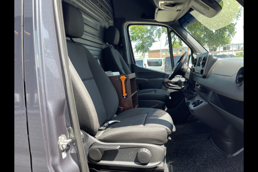Mercedes-Benz Sprinter 516 2.2 CDI L2H2 dubbellucht / vaste prijs rijklaar € 26.950 ex btw / lease vanaf € 440 / euro 6 / bpm vrij / tegen een meerprijs kunnen wij een trekhaak 3500 kg monteren !
