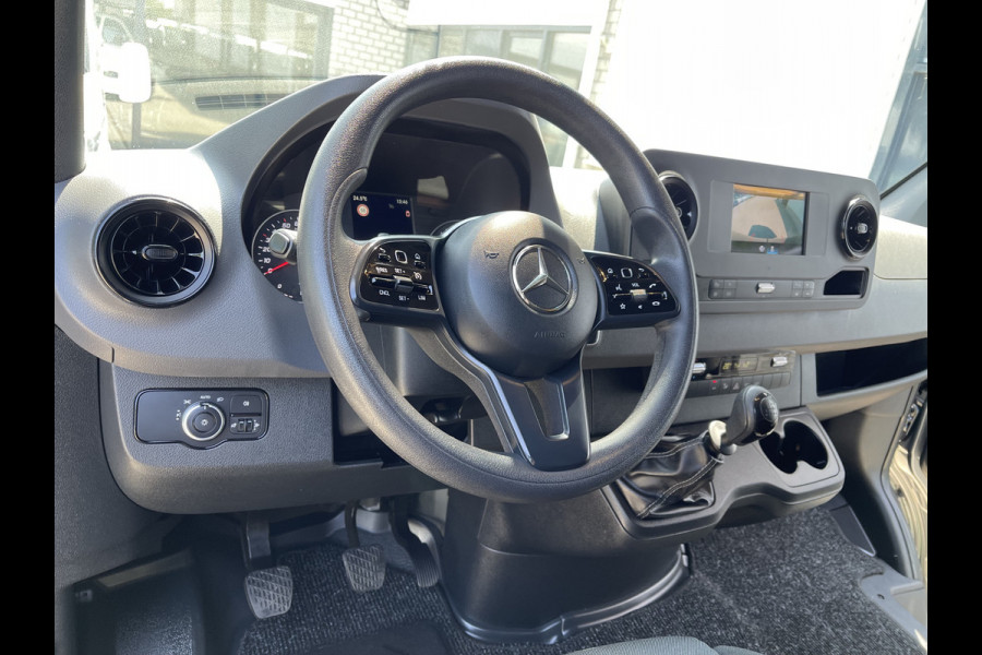 Mercedes-Benz Sprinter 516 2.2 CDI L2H2 dubbellucht / vaste prijs rijklaar € 26.950 ex btw / lease vanaf € 440 / euro 6 / bpm vrij / tegen een meerprijs kunnen wij een trekhaak 3500 kg monteren !
