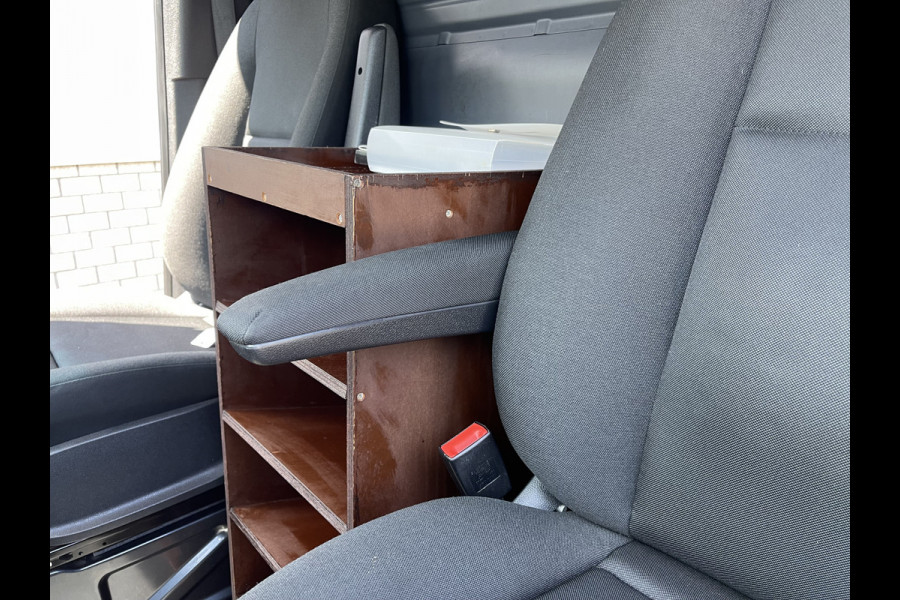 Mercedes-Benz Sprinter 516 2.2 CDI L2H2 dubbellucht / vaste prijs rijklaar € 26.950 ex btw / lease vanaf € 440 / euro 6 / bpm vrij / tegen een meerprijs kunnen wij een trekhaak 3500 kg monteren !