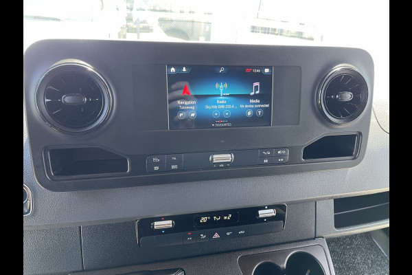 Mercedes-Benz Sprinter 516 2.2 CDI L2H2 dubbellucht / vaste prijs rijklaar € 26.950 ex btw / lease vanaf € 440 / euro 6 / bpm vrij / tegen een meerprijs kunnen wij een trekhaak 3500 kg monteren !