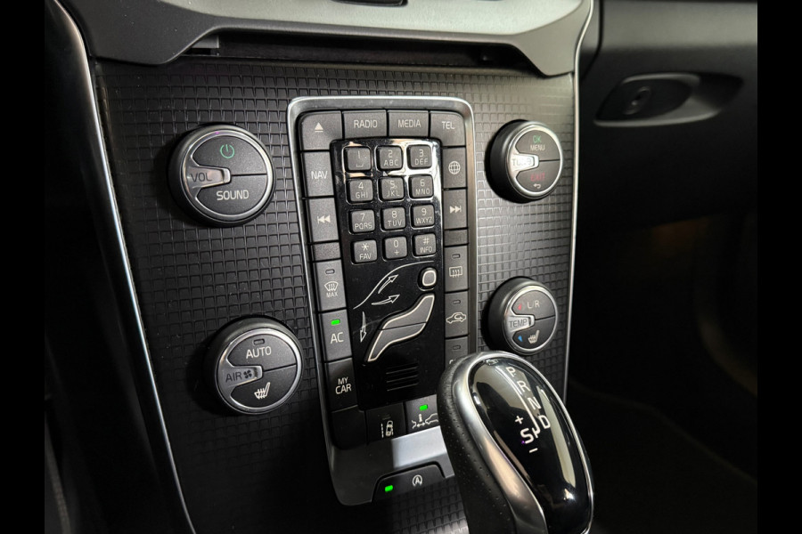 Volvo V40 2.0 T5 245 PK R-Design | BLIS | Adaptive Cruise Control | Navigatie