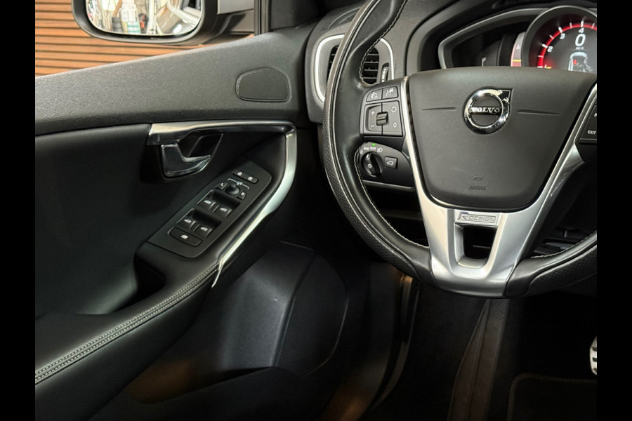 Volvo V40 2.0 T5 245 PK R-Design | BLIS | Adaptive Cruise Control | Navigatie
