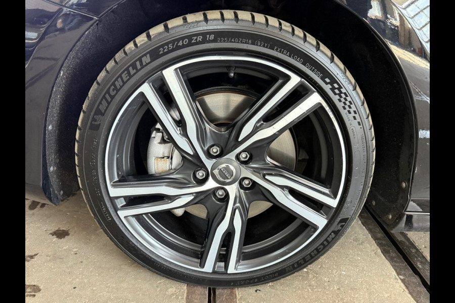 Volvo V40 2.0 T5 245 PK R-Design | BLIS | Adaptive Cruise Control | Navigatie