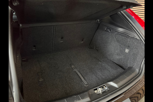 Volvo V40 2.0 T5 245 PK R-Design | BLIS | Adaptive Cruise Control | Navigatie