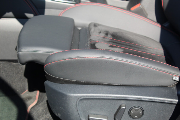 Ford Kuga 2.5 243 pk PHEV ST-Line X Nieuw Model , 2100kg Trekgewicht AGR Stoelen L+R , Camera , Zeer veel comfort Winter Pack, Technology Pack, fab. gar. t/m 20-08-2028