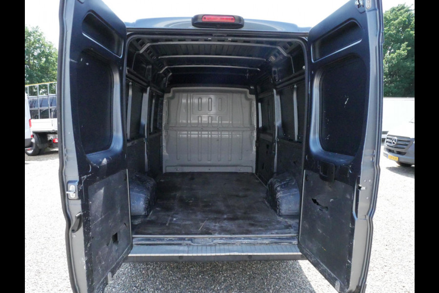 Peugeot Boxer 2.2 BlueHDi 120PK, L2H2, Airco