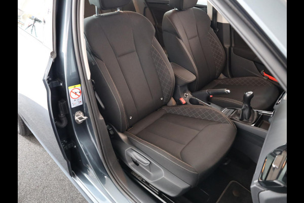 Škoda Kamiq 1.0 TSI Ambition 110 PK | Navigatie via app | Parkeersensoren | LM velgen |