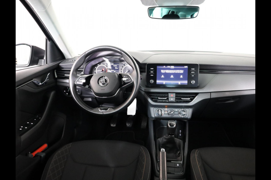 Škoda Kamiq 1.0 TSI Ambition 110 PK | Navigatie via app | Parkeersensoren | LM velgen |