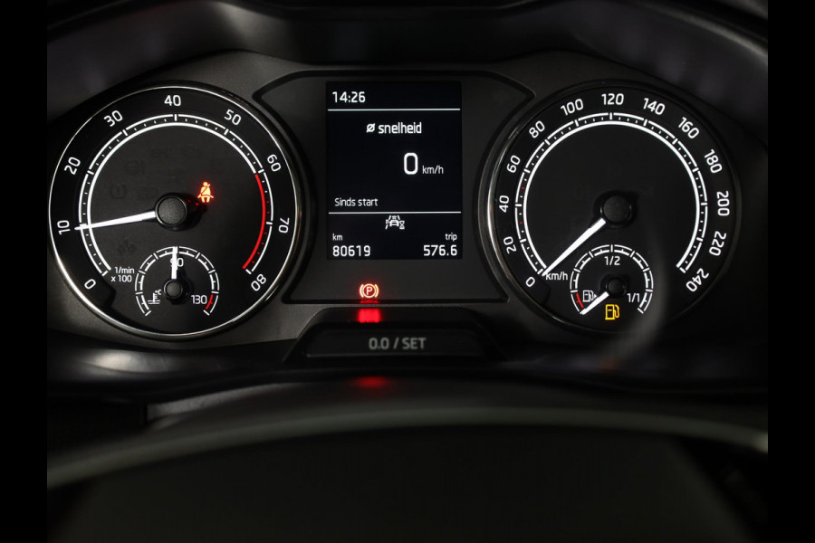 Škoda Kamiq 1.0 TSI Ambition 110 PK | Navigatie via app | Parkeersensoren | LM velgen |