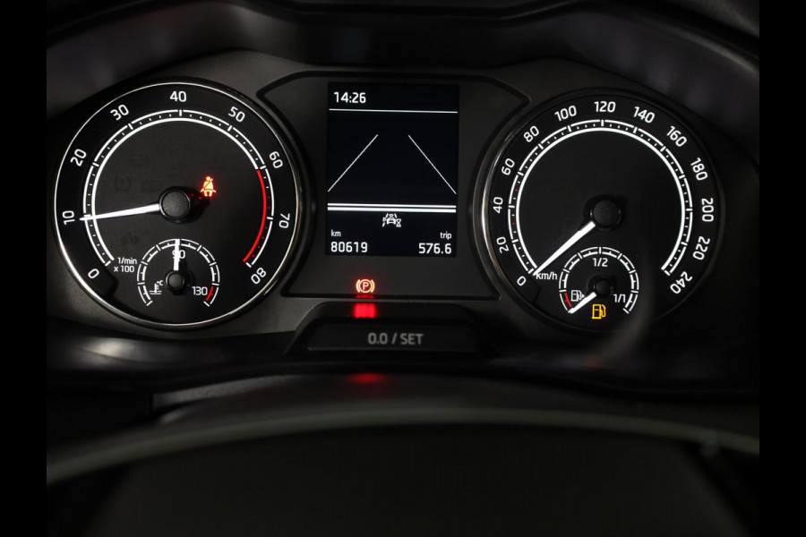 Škoda Kamiq 1.0 TSI Ambition 110 PK | Navigatie via app | Parkeersensoren | LM velgen |
