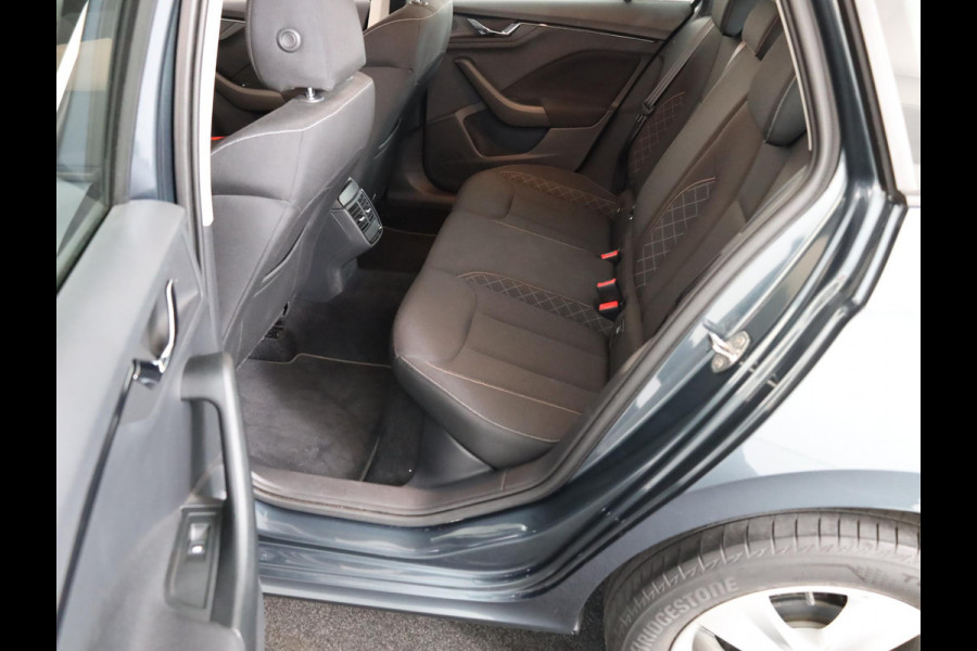 Škoda Kamiq 1.0 TSI Ambition 110 PK | Navigatie via app | Parkeersensoren | LM velgen |