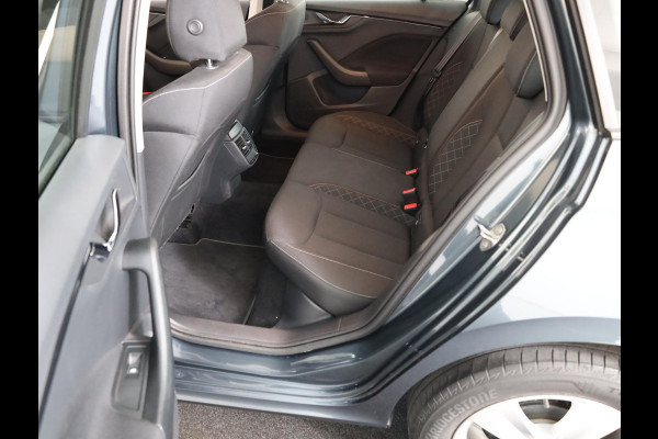 Škoda Kamiq 1.0 TSI Ambition 110 PK | Navigatie via app | Parkeersensoren | LM velgen |