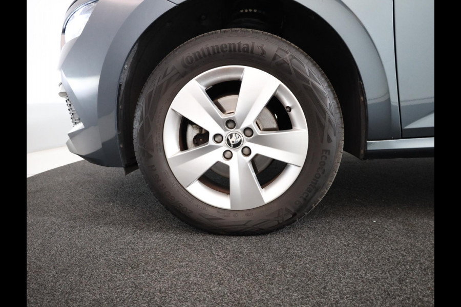 Škoda Kamiq 1.0 TSI Ambition 110 PK | Navigatie via app | Parkeersensoren | LM velgen |