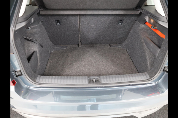 Škoda Kamiq 1.0 TSI Ambition 110 PK | Navigatie via app | Parkeersensoren | LM velgen |