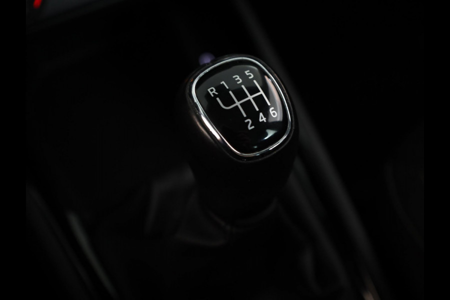 Škoda Kamiq 1.0 TSI Ambition 110 PK | Navigatie via app | Parkeersensoren | LM velgen |