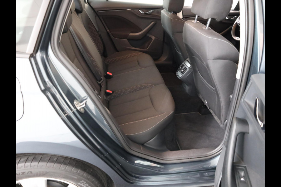 Škoda Kamiq 1.0 TSI Ambition 110 PK | Navigatie via app | Parkeersensoren | LM velgen |