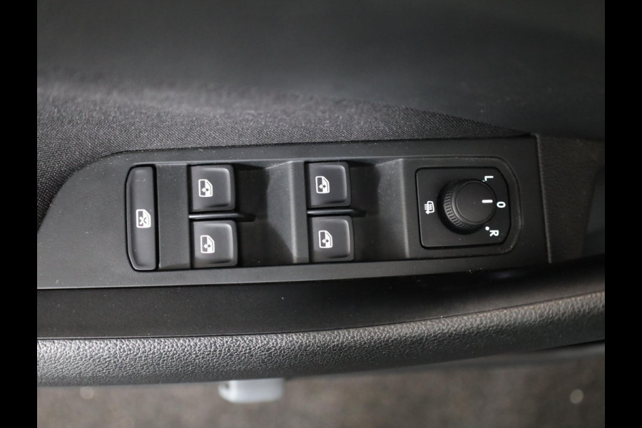 Škoda Kamiq 1.0 TSI Ambition 110 PK | Navigatie via app | Parkeersensoren | LM velgen |