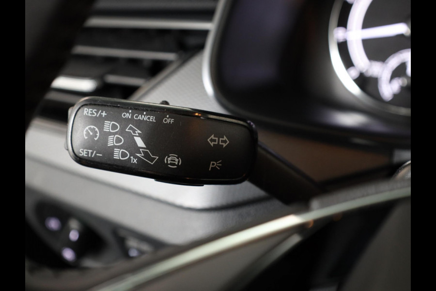 Škoda Kamiq 1.0 TSI Ambition 110 PK | Navigatie via app | Parkeersensoren | LM velgen |