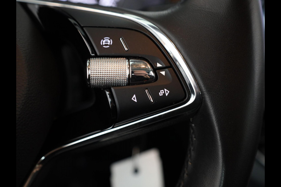 Škoda Kamiq 1.0 TSI Ambition 110 PK | Navigatie via app | Parkeersensoren | LM velgen |