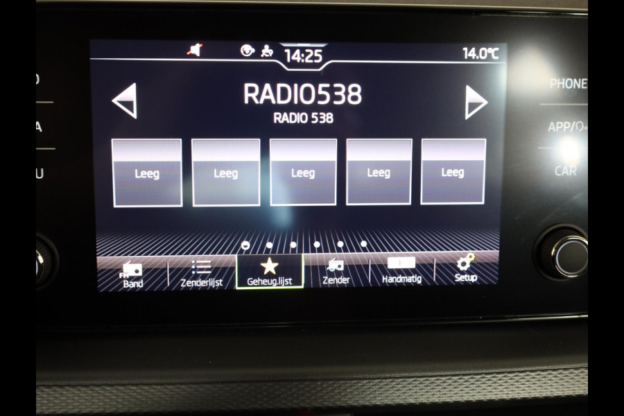 Škoda Kamiq 1.0 TSI Ambition 110 PK | Navigatie via app | Parkeersensoren | LM velgen |