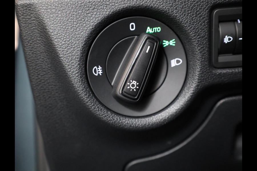 Škoda Kamiq 1.0 TSI Ambition 110 PK | Navigatie via app | Parkeersensoren | LM velgen |