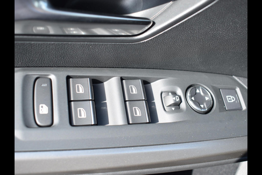 Peugeot 3008 1.2 Hybrid 136 GT SCHUIFDAK | ELEKTRISCHE STOEL- EN ACHTERKLEP BEDIENING | NAVI & CARPLAY | 360° CAMERA