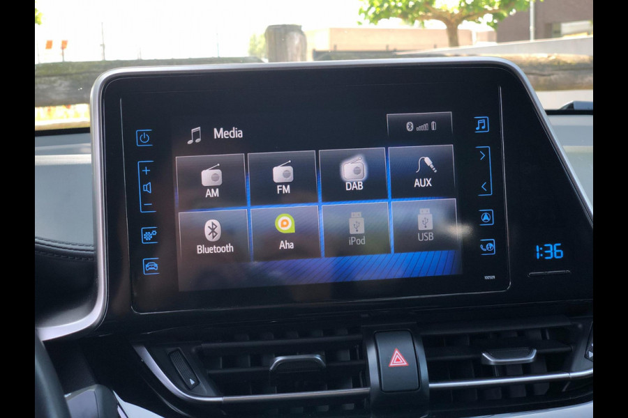 Toyota C-HR 1.8 Hybrid Dynamic | Navi, Cruise, Clima, Stoelverw., DAB, Camera | NAP |