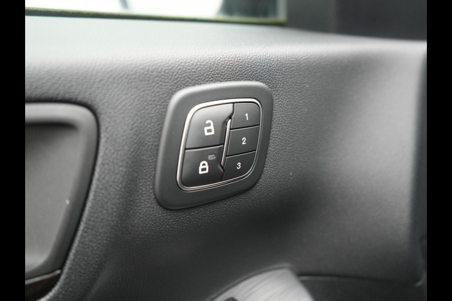 Ford Kuga 2.5 Vignale Plug In Hybrid 225pk PHEV | Lederen Sportstoelen Memory | Adaptive Cruise | Bang & Olufsen | Navigatie | Camera | Apple Carplay | Virtual | DAB | L.M. 20" | LED Koplampen |