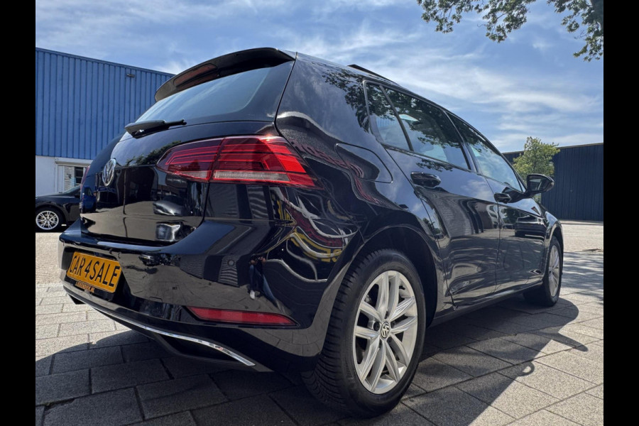 Volkswagen Golf 1.0 TSI Business Edition - Panorama dak I Navigatie I Airco I LED I PDC I Sport velgen I Dealer onderhouden