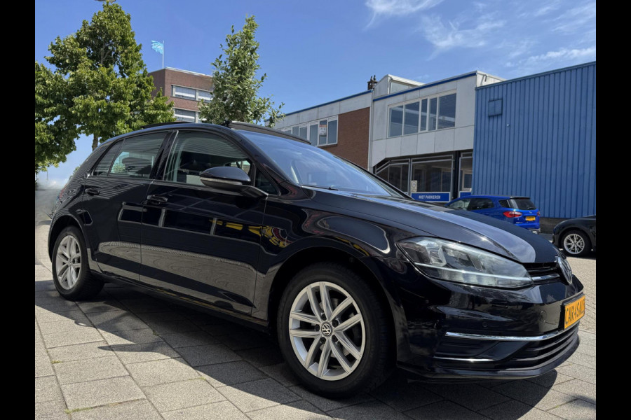 Volkswagen Golf 1.0 TSI Business Edition - Panorama dak I Navigatie I Airco I LED I PDC I Sport velgen I Dealer onderhouden