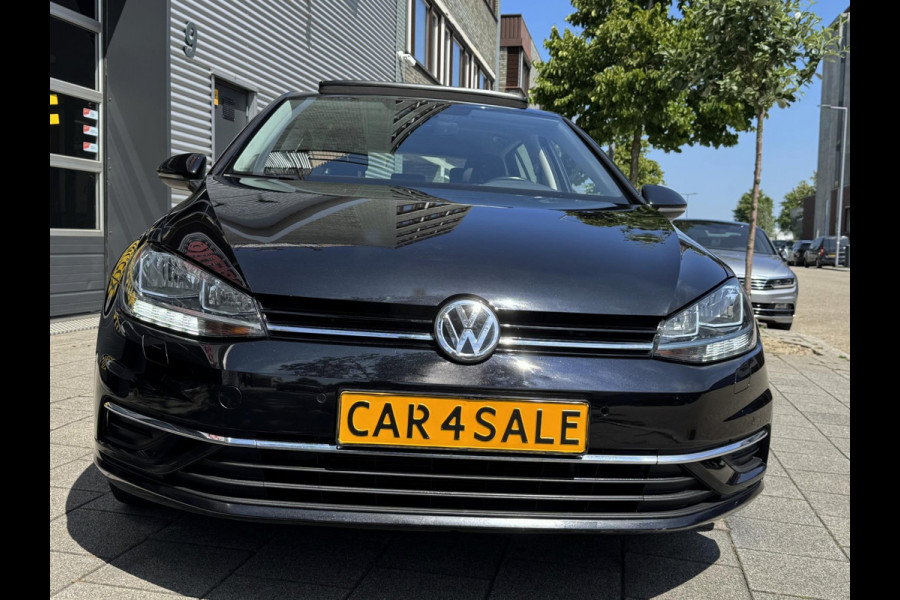 Volkswagen Golf 1.0 TSI Business Edition - Panorama dak I Navigatie I Airco I LED I PDC I Sport velgen I Dealer onderhouden