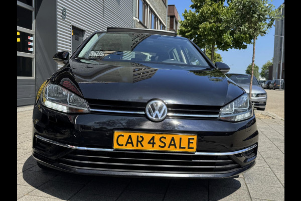 Volkswagen Golf 1.0 TSI Business Edition - Panorama dak I Navigatie I Airco I LED I PDC I Sport velgen I Dealer onderhouden