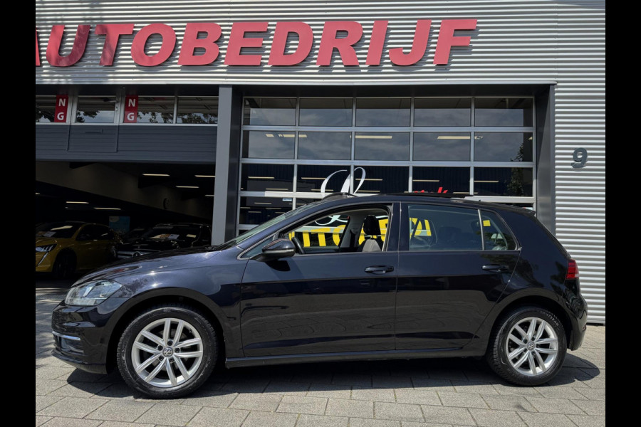 Volkswagen Golf 1.0 TSI Business Edition - Panorama dak I Navigatie I Airco I LED I PDC I Sport velgen I Dealer onderhouden