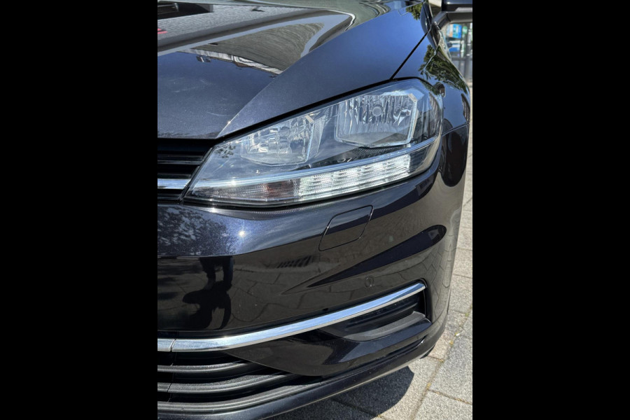 Volkswagen Golf 1.0 TSI Business Edition - Panorama dak I Navigatie I Airco I LED I PDC I Sport velgen I Dealer onderhouden