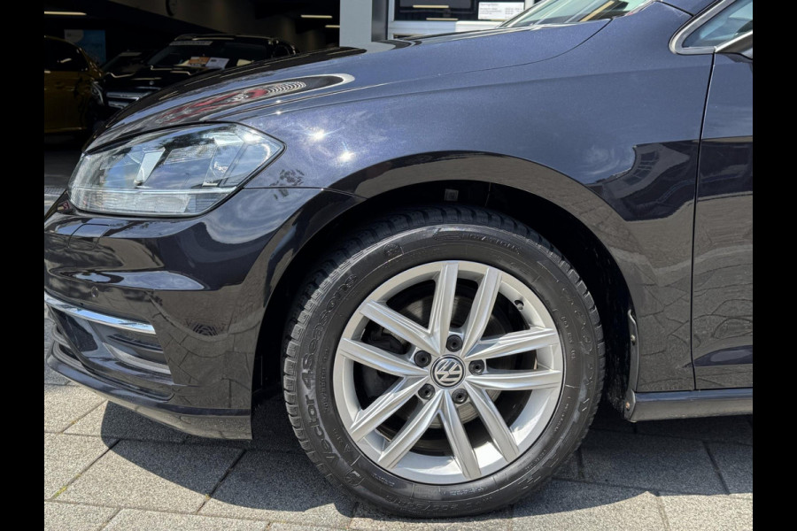Volkswagen Golf 1.0 TSI Business Edition - Panorama dak I Navigatie I Airco I LED I PDC I Sport velgen I Dealer onderhouden