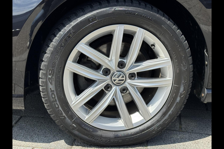Volkswagen Golf 1.0 TSI Business Edition - Panorama dak I Navigatie I Airco I LED I PDC I Sport velgen I Dealer onderhouden
