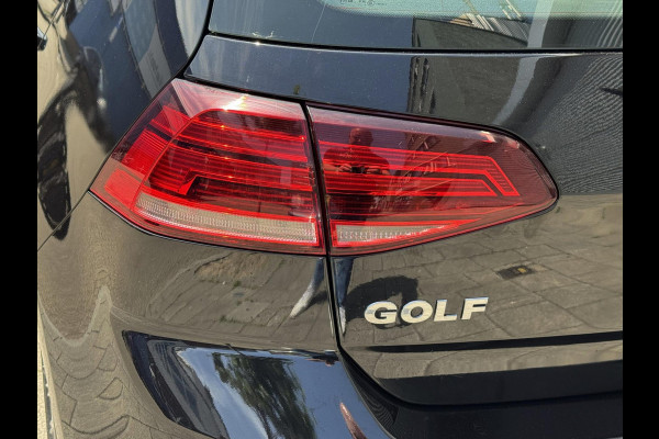 Volkswagen Golf 1.0 TSI Business Edition - Panorama dak I Navigatie I Airco I LED I PDC I Sport velgen I Dealer onderhouden