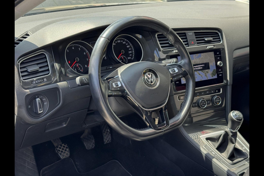 Volkswagen Golf 1.0 TSI Business Edition - Panorama dak I Navigatie I Airco I LED I PDC I Sport velgen I Dealer onderhouden