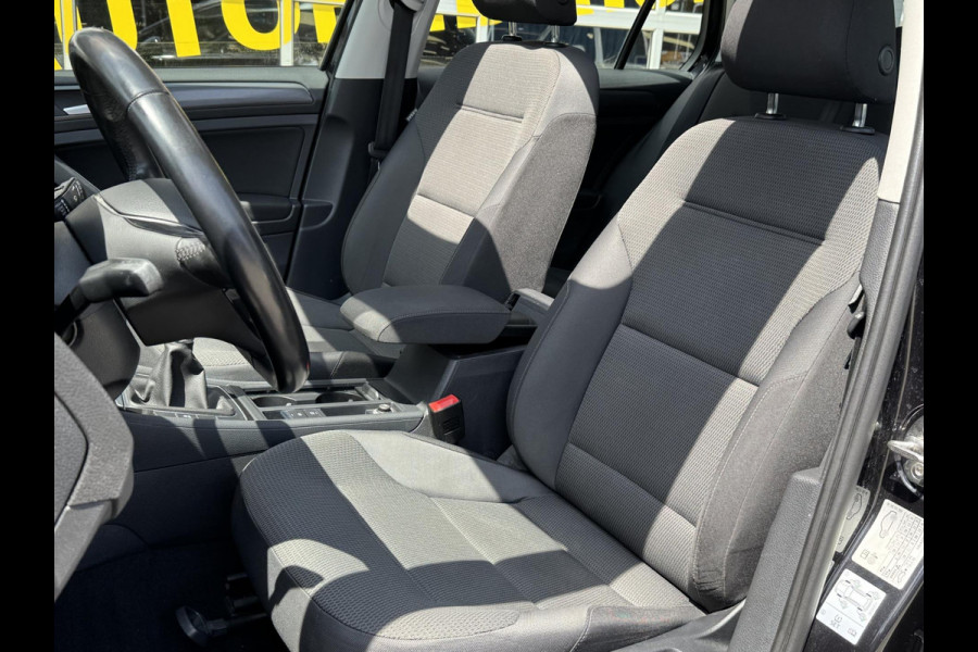 Volkswagen Golf 1.0 TSI Business Edition - Panorama dak I Navigatie I Airco I LED I PDC I Sport velgen I Dealer onderhouden